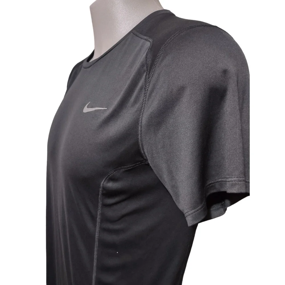 Nike Dri-Fit Shirt Men's Size Medium Logo‎ Nike Running Safety Reflective Strip